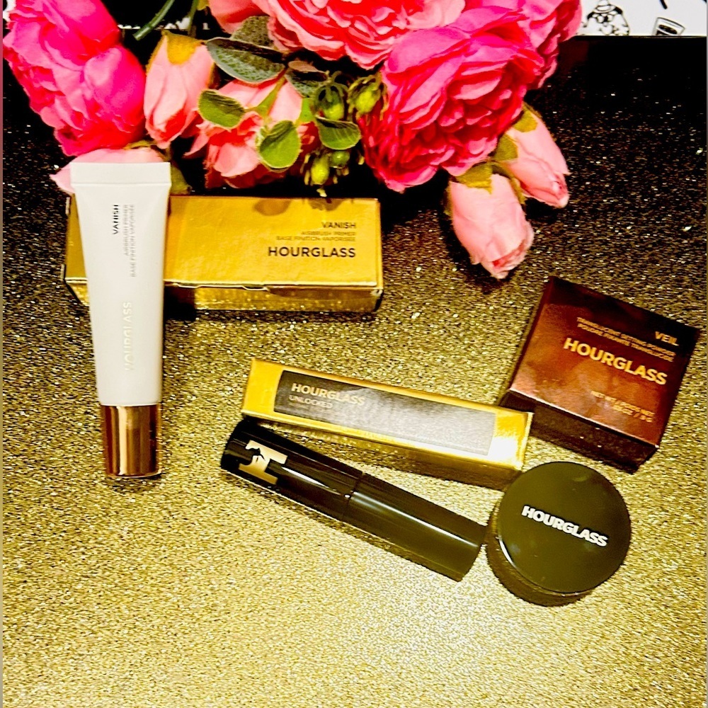 ✨ HOURGLASS Unlocked Mascara + Vanish Airbrush Primer
+ Veil Setting Powder
